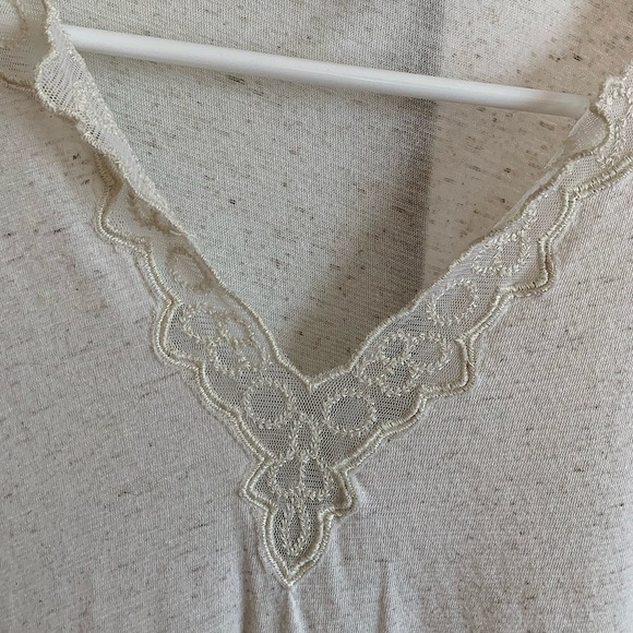 Lucky Brand Women’s Short Sleeve Cream Lace V Neck Tee Size Extra Small - Picture 2 of 4